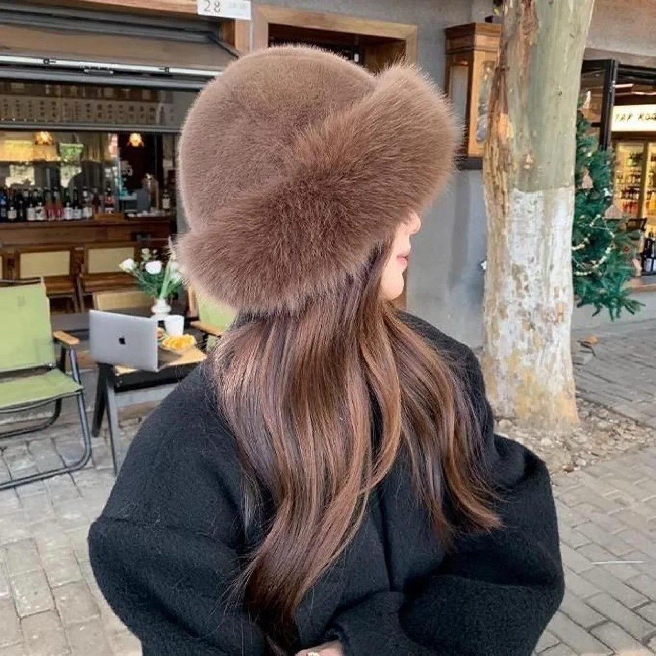 Women's winter new arrival beret hat; fashionable versatile thickened warm hat; faux fox fur mink Mongolian hat; outdoor outfit.