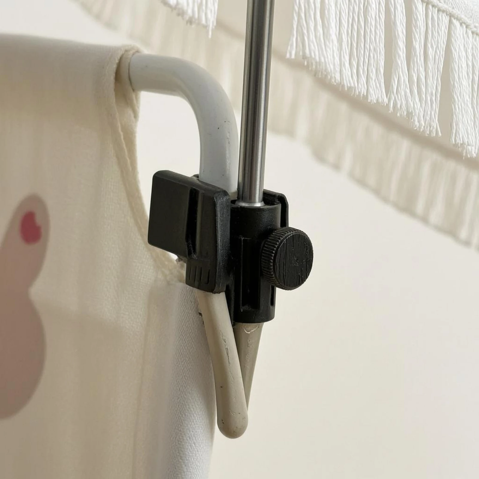 stroller-clamp-on-umbrella-round-canopy-clamp-on-pram-umbrella-pushchair-shade-clamp-mount-baby-gear-light-gray-white