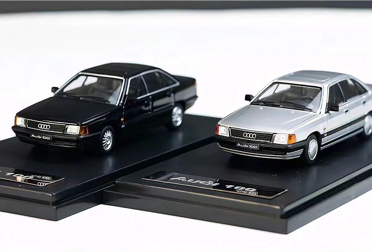 

RM 1:64 100 C3 1989 Diecast Model Car