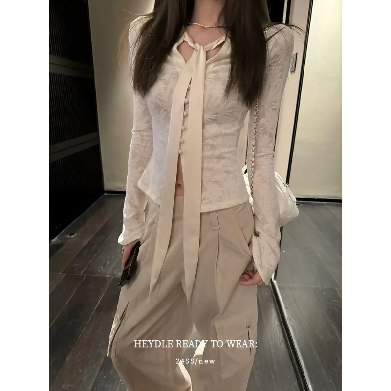 QWEEK V Neck Vintage kemeja pendek gbaru Chic Wanita mewah blus ramping renda lengan panjang gaya Korea kancing pakaian musim gugur