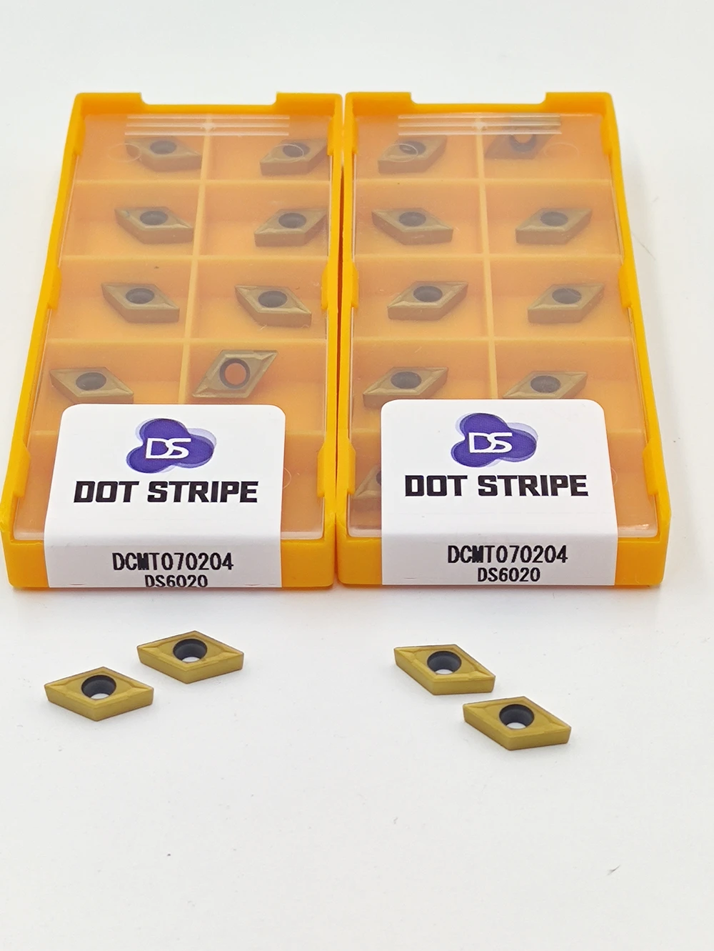 DCMT11T304 DCMT11T308 Inserti in metallo duro Utensile per tornitura cilindrica con lama in lega dura originale di alta qualità CNC