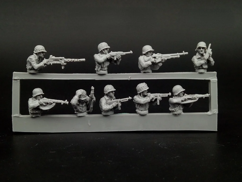 1/72 Scale Die-cast Resin Figure Of US Soldiers In (including Trenches) Model Bottle Set Diorama (unpainted)