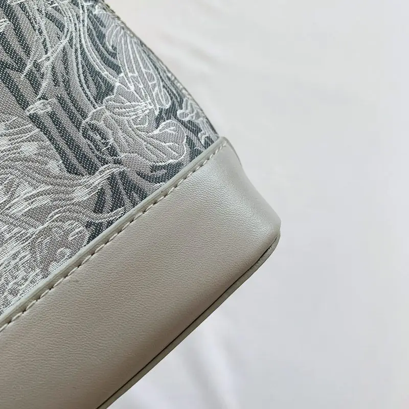 Wersja francuska niszowa popularna torebka damska nowa moda torebka z Pu koronkowa torba Crossbody wszechstronna torba z muszli wyszywana torba na
