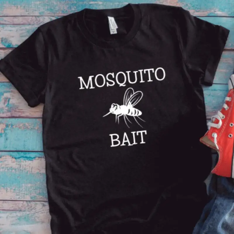 Camiseta negra con cebo antimosquitos