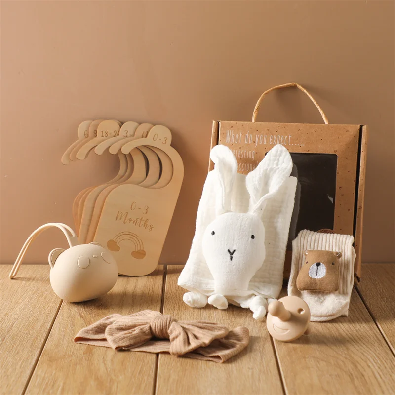 

Baby Wooden Milestone Cards Photography Props Accessories Bath Set Silicone Bear Pacifier Box Nipple Teether Toys Cotten Blanket