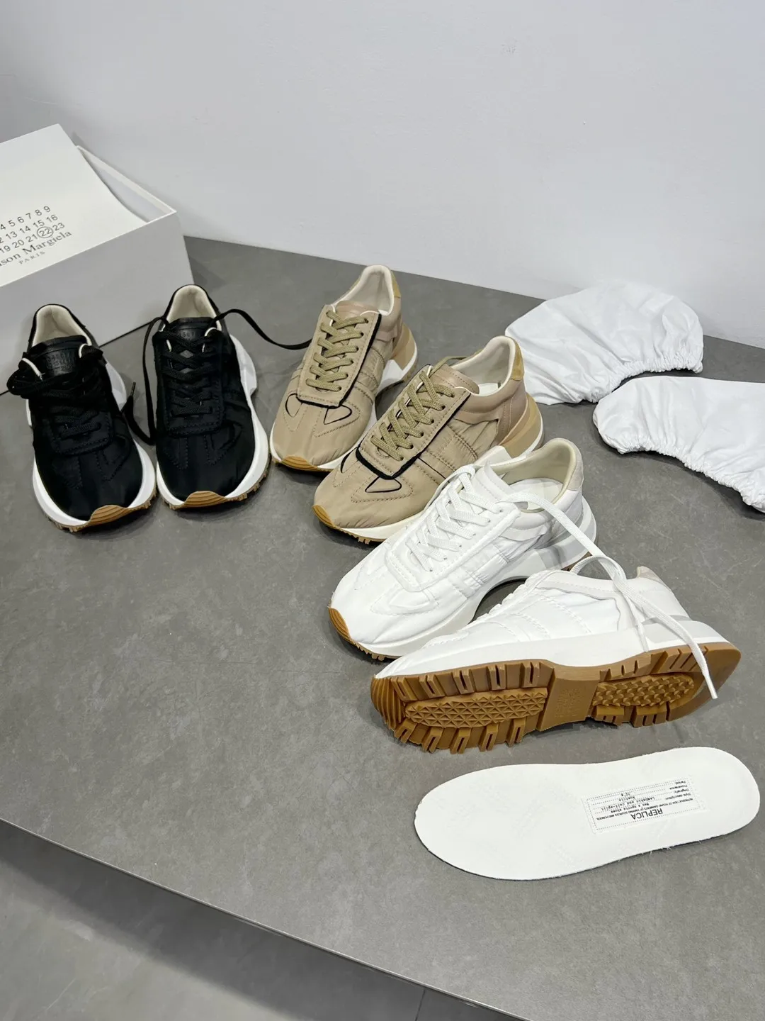 

Женская одежда Dad oes 2022, новинка лета Thi Bot, повседневная спортивная ткань Dequn oes с круглым носком, низким каблуком, глубоким вырезом