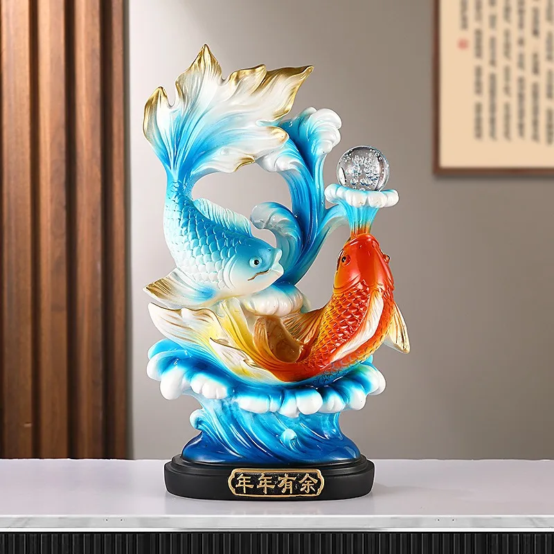 Hay más que suficientes peces koi para oficina, adornos de la suerte para escritorio y regalos decorativos para la entrada del mueble bar.