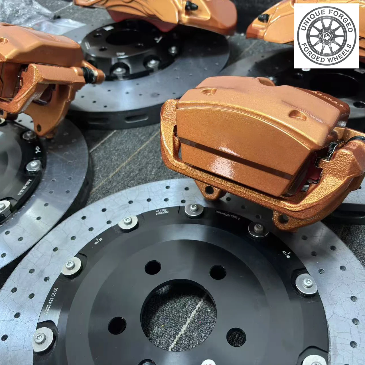 

Комплект для модернизации спортивных автомобилей 26 Style: Усиленная задняя тормозная система с карбон-керамическими тормозными дисками и 6-поршневыми суппортами