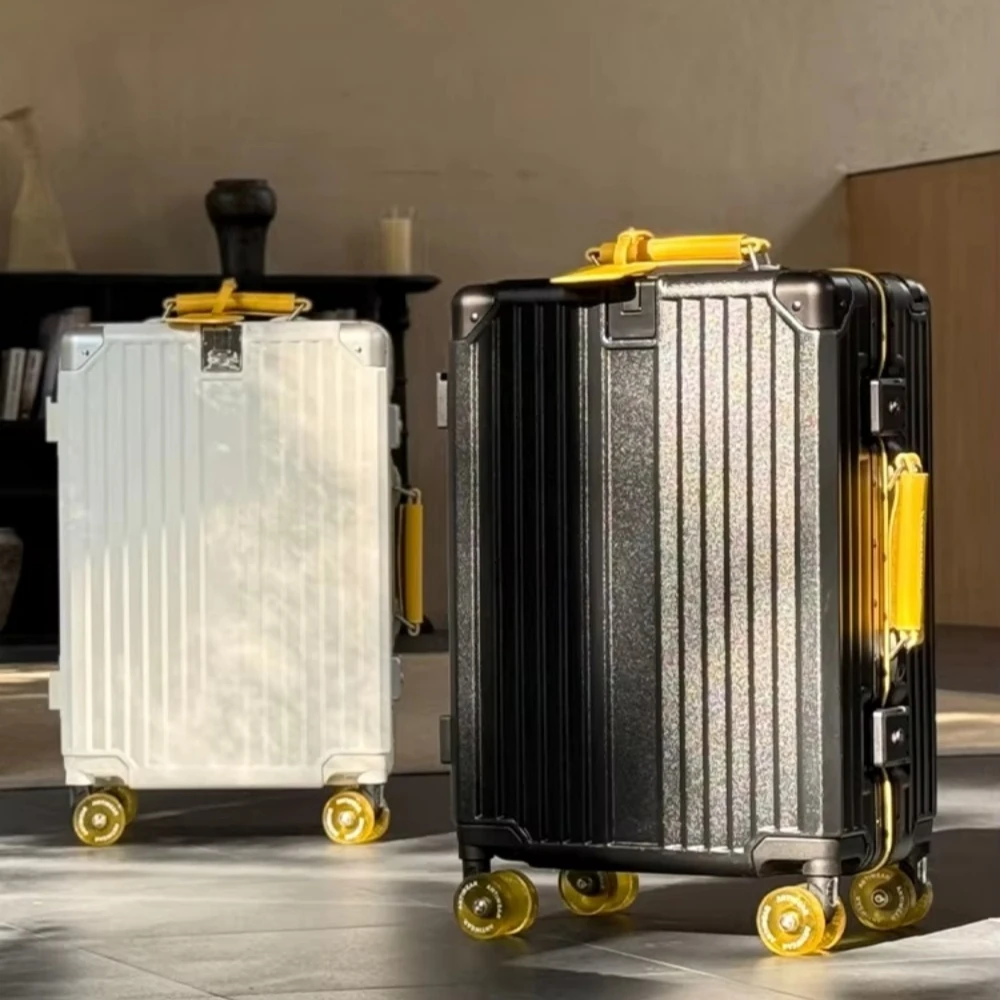حقيبة سفر بإطار من الألومنيوم ذات سعة كبيرة ومقود واسع مع قفل TSA بعجلة دوارة صامتة ملونة