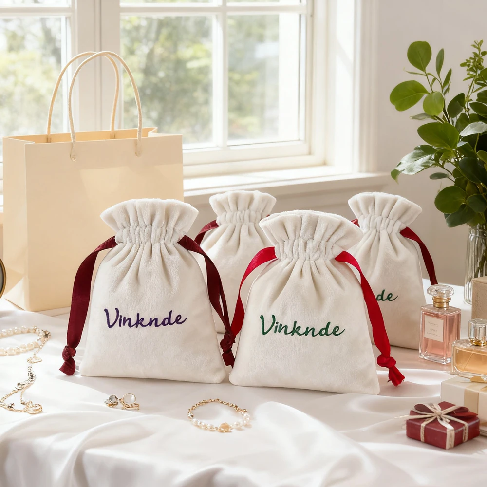 

50 шт., бархатная упаковочная сумка для ювелирных изделий с логотипом, лента на шнурке, дисплей, саше для браслета, ожерелья, подвески, кольца, свадебный подарок