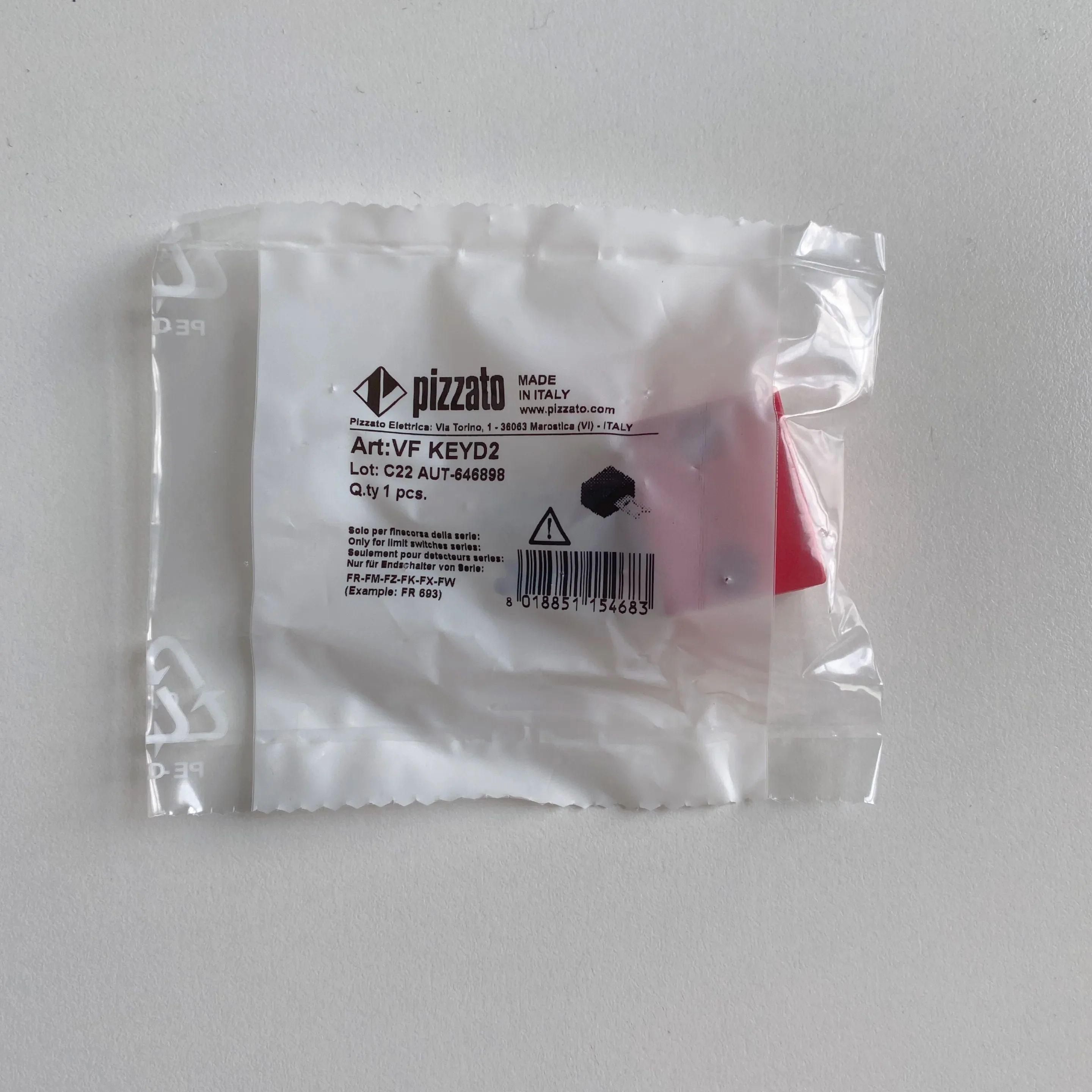 

2 шт. новые оригинальные ключи-переключатели Pizzato Annex VF KEYD2