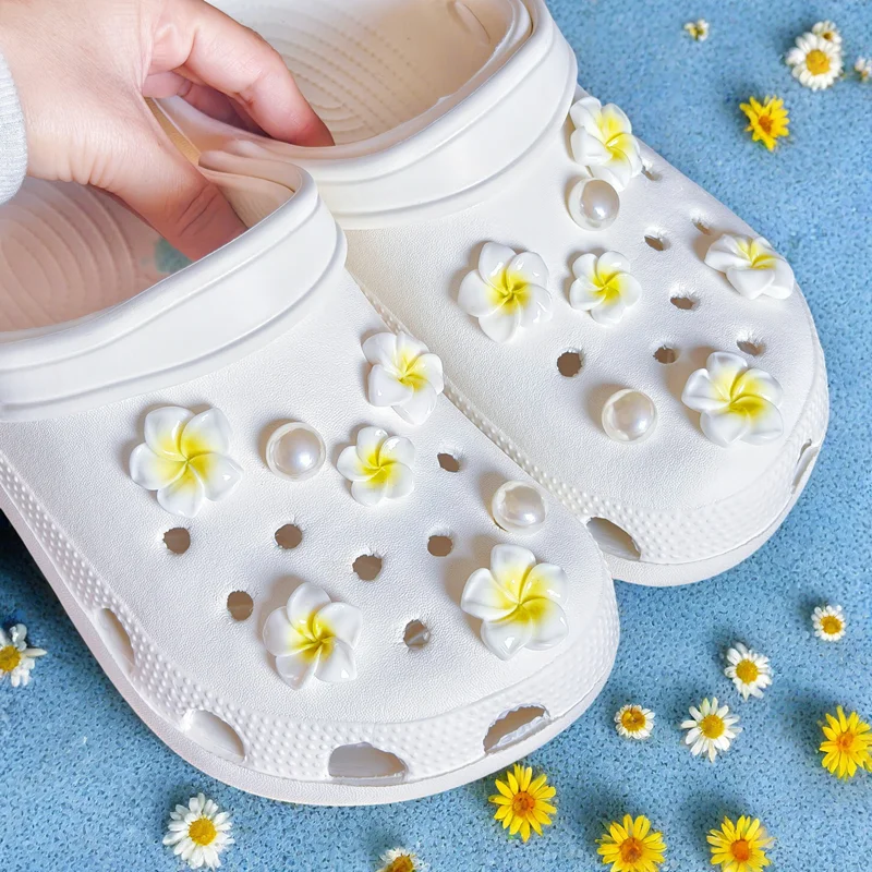 New Hot Sales DIY Hole Shoes Charms for Cute Frangipani Shoes Accessories White Pink All-Match Shoe Decorations Fashion Bundle