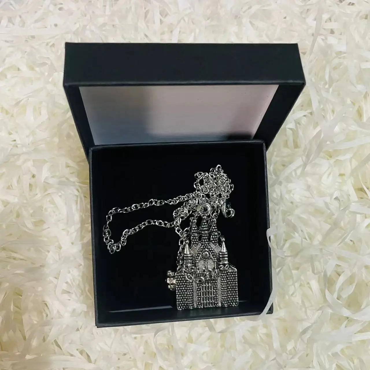 Starożytny Naszyjnik z Zawieszką w Kształcie Zamku w Pudełku Prezent na Halloween Boże Narodzenie Nowy Rok Urodziny dla Dzieci Akcesorium do Cosplayu