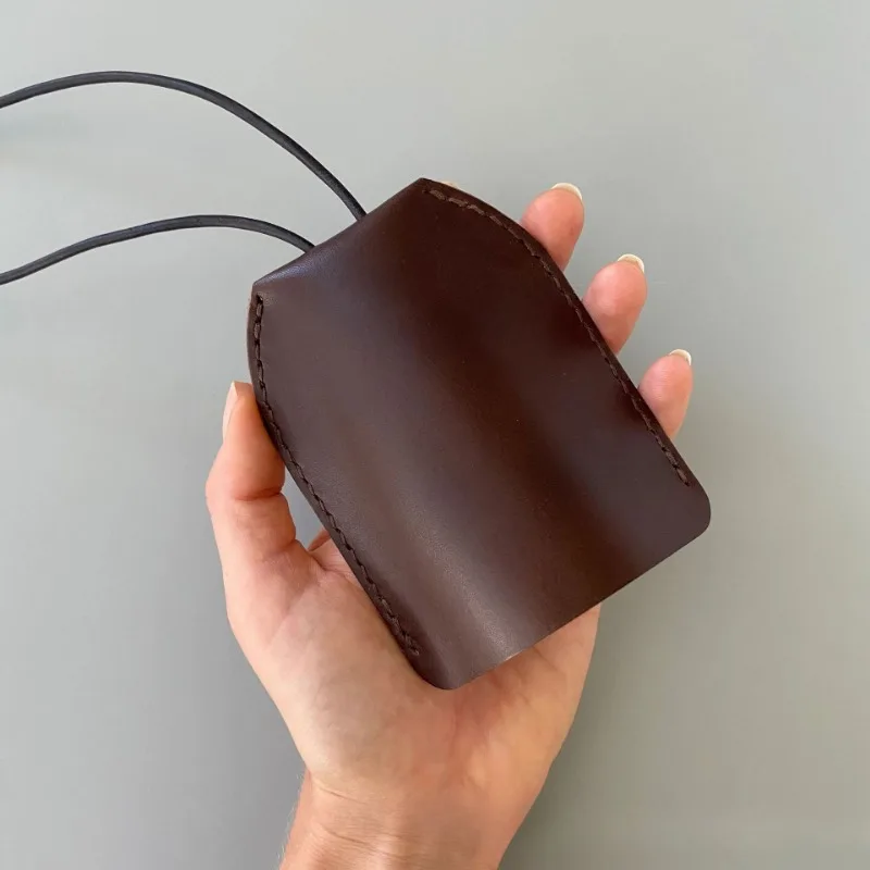 Wersja koreańska Regulowana skórzana torba na klucze Crossbody Wyciągany pokrowiec ochronny na kluczyk samochodowy Wisząca torba na szyję