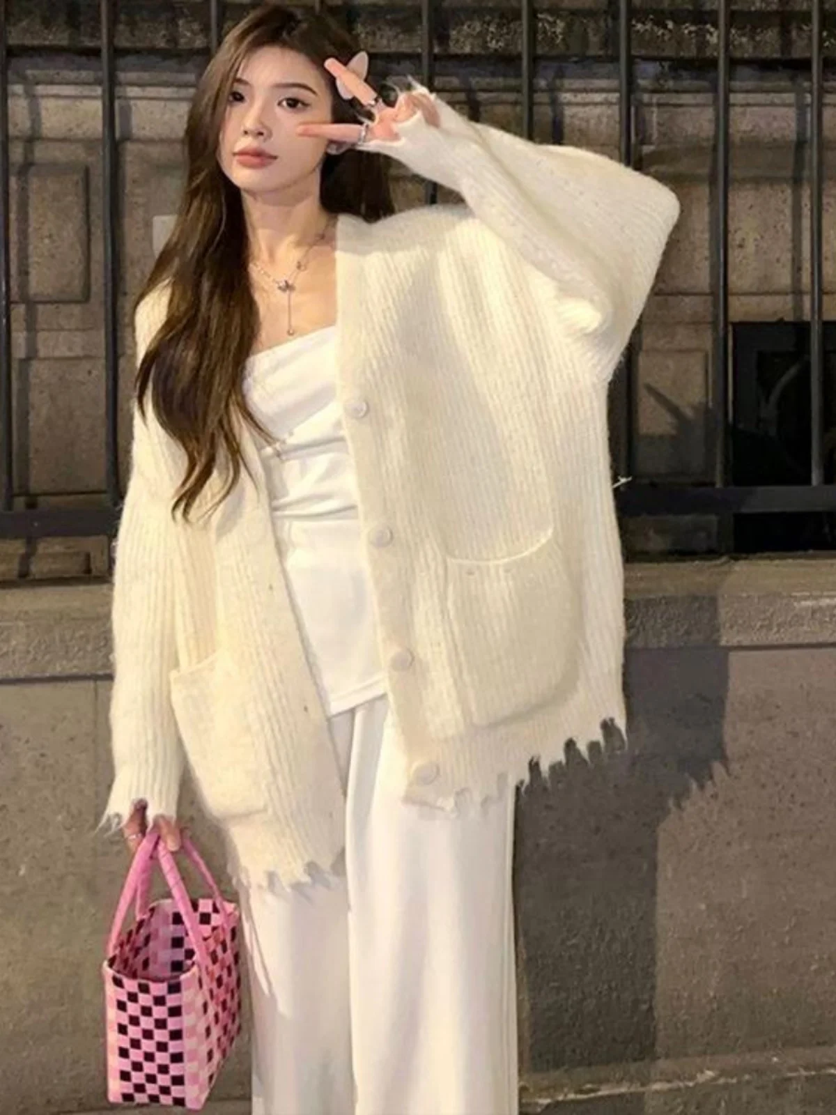 

Осень-зима Thiened теплый свободный женский вязаный свитер пальто белый нерегулярный v-образный вырез милый Sle смешанная поплавковая ткань