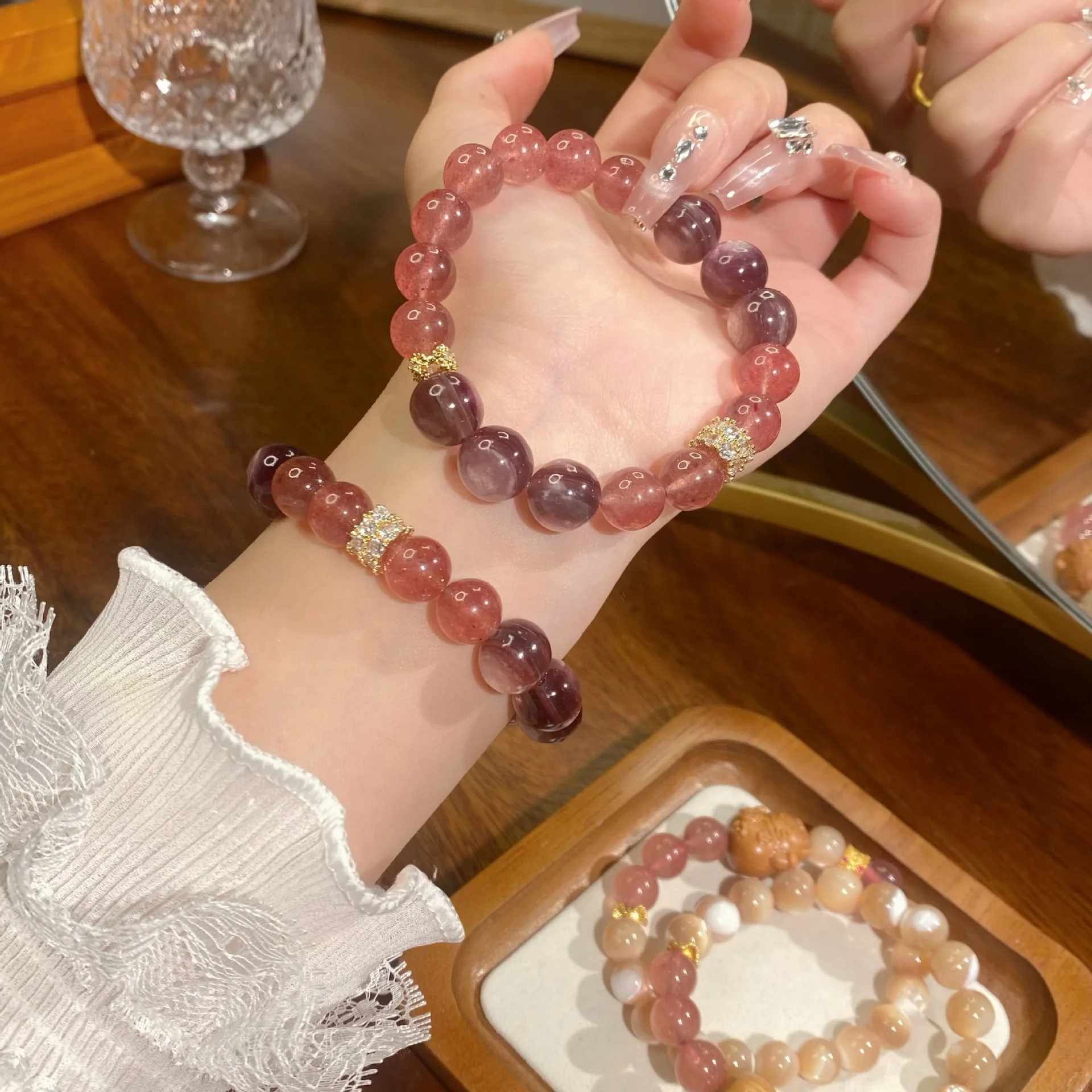 

New Natural Purple Lithium Mica Strawberry Tips Picking Flowers Birthyear Crystal Bracelet For Best Friends Lucky Hand String