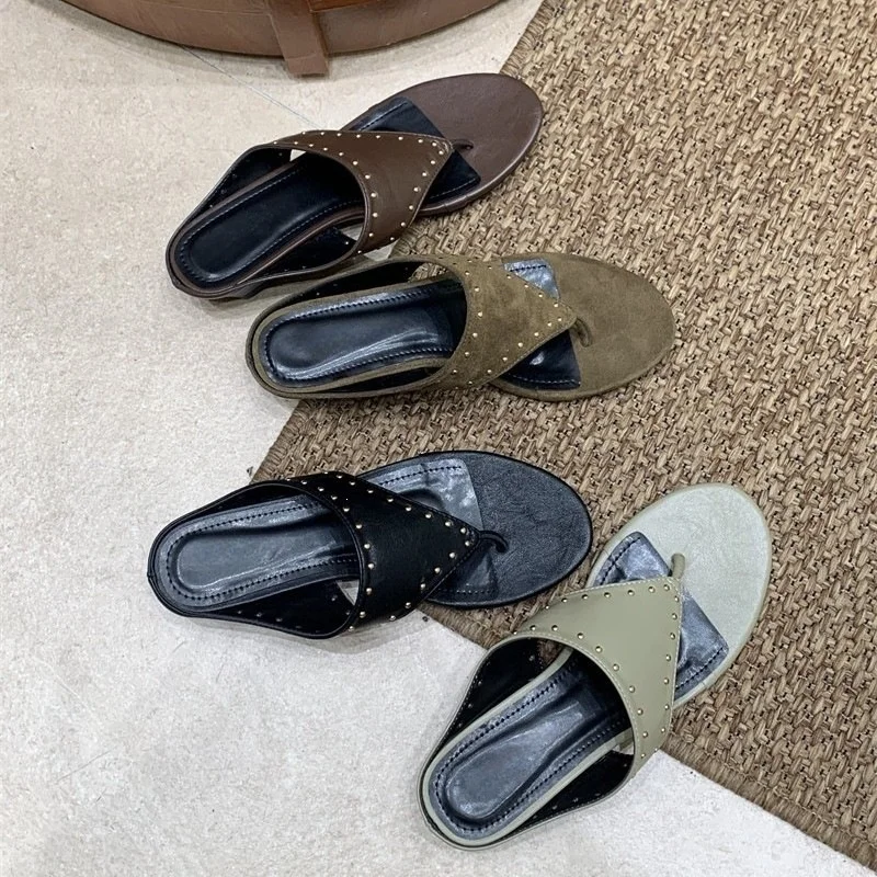 Retro Rivet Clip Toe Sandals Women Outdoor Wear Summer Round Toe Shallow Mouth Thick Heel Flip Flop Casual Slip On Cool Slippers