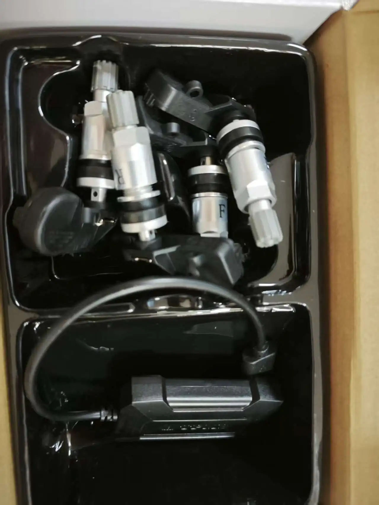 4-piece TPMS tire pressure monitoring sensor system