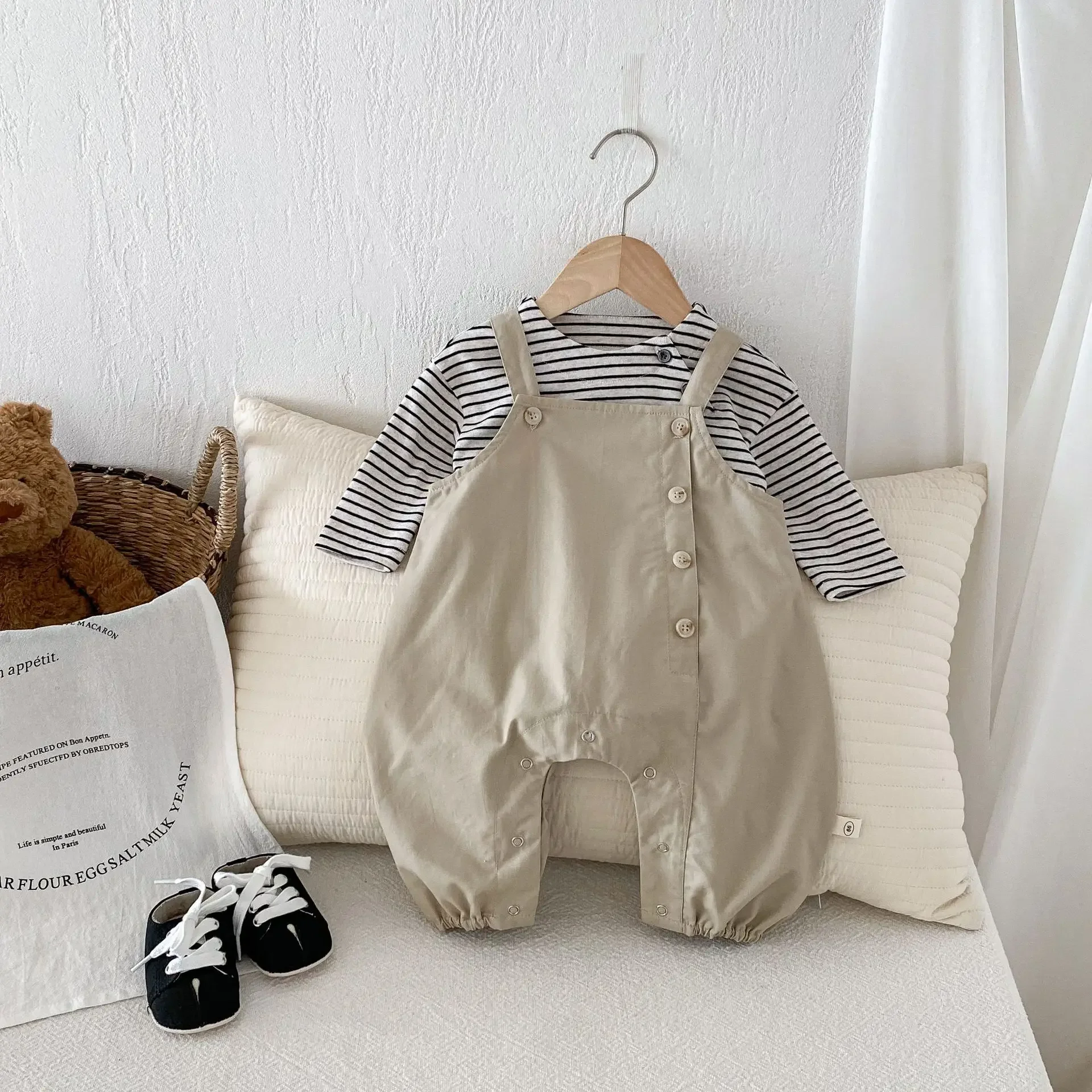 

Baby solid color set 0-2 years old autumn Korean children's clothing baby fashion overalls and bottoming tshirt two pieces