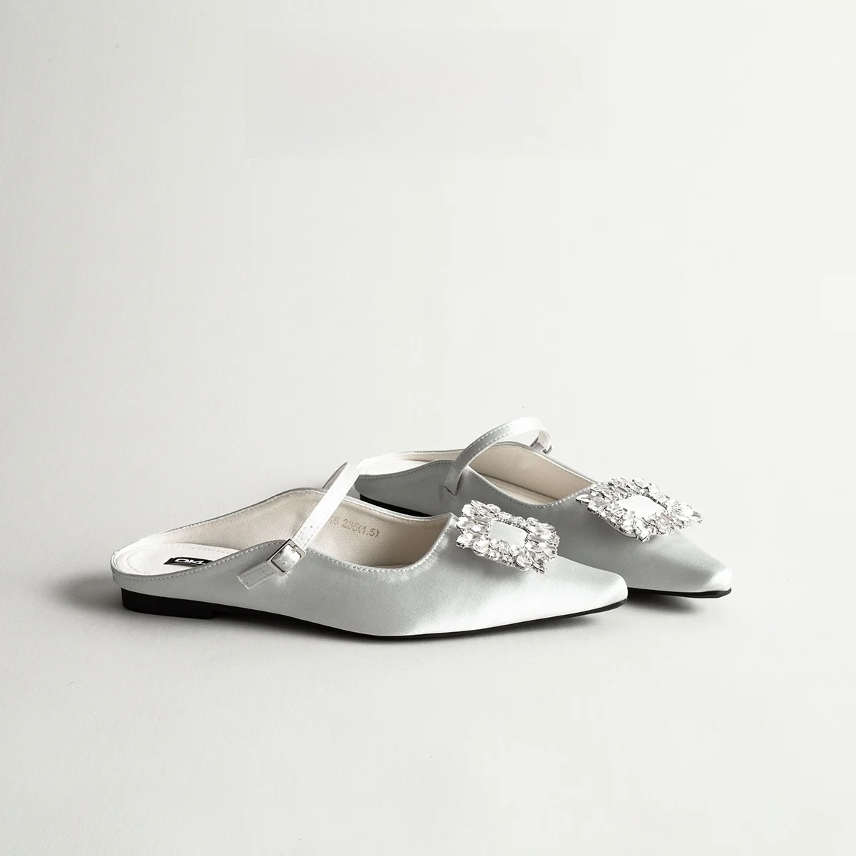 

Water Diamond Head Cover Slippers Women's Outdoor Wear with Skirts Pointed Toe Mary Janes Slip-On Lazy Person's Sandals
