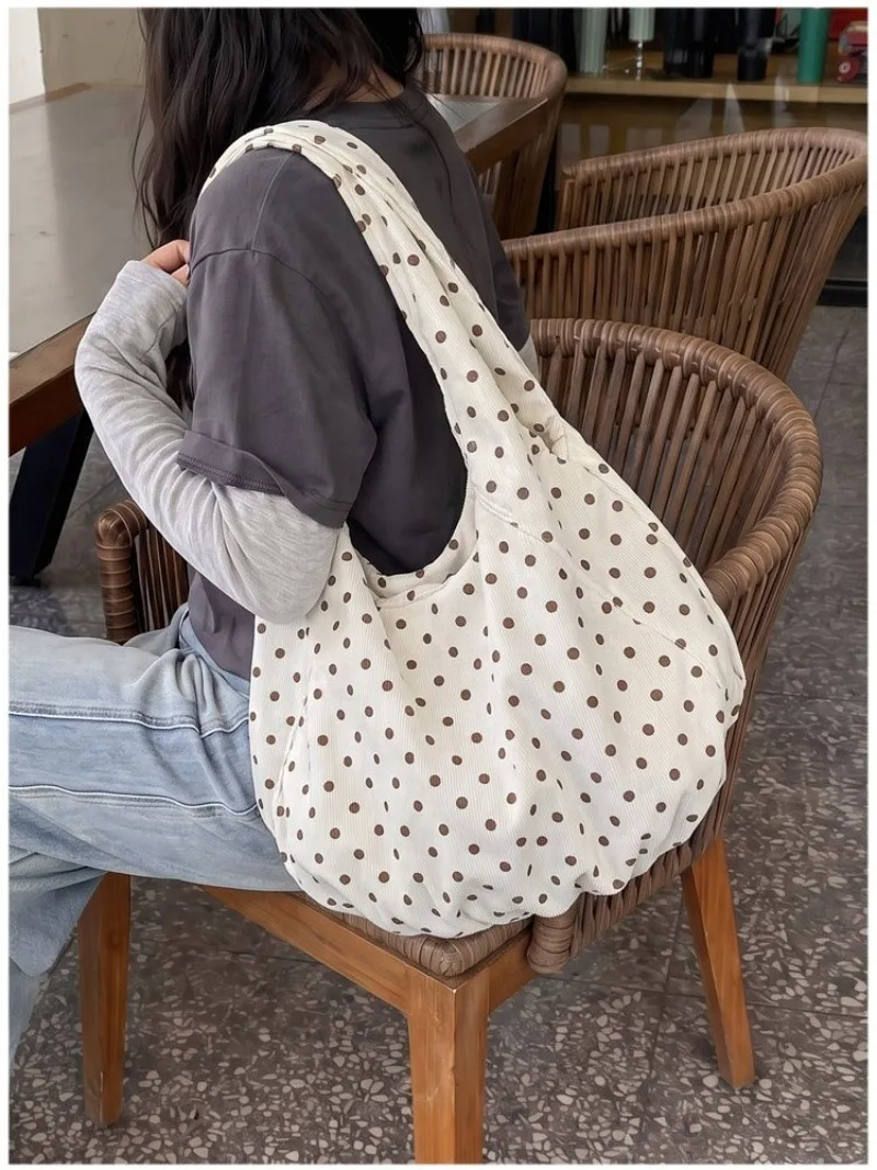 CEEKAY Canvas-Tasche mit Polka-Dot-Muster, Hobo-Stil, breiter Träger, geraffte Falten, vielseitig einsetzbar, für den täglichen Gebrauch, Freizeit, große Kapazität, Damenhandtasche. – Detail 24