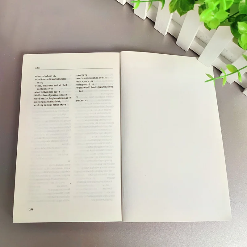 الاقتصاد: دليل النمط 《Ann Wroe》كتاب تعليمي باللغة الإنجليزية كتب إنجليزية Libros Livros