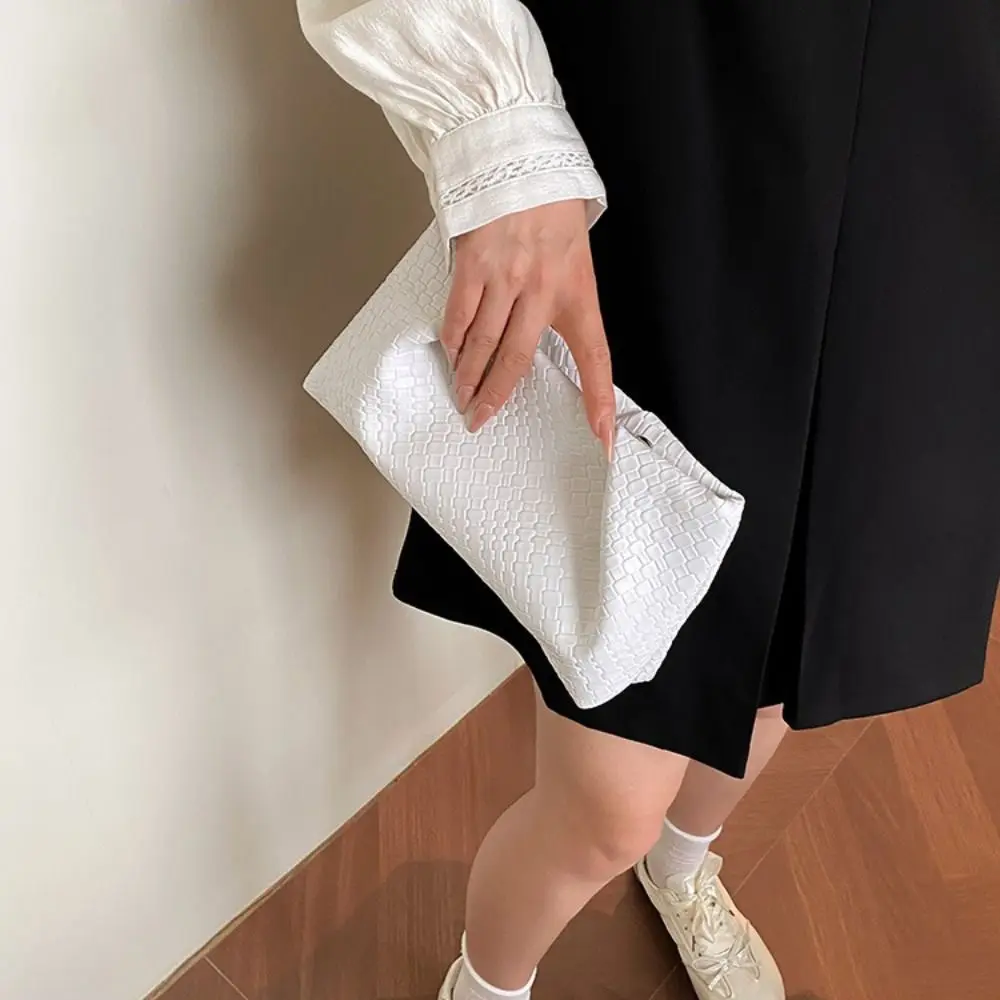 Popular Large Capacity Clutch Bag Embossed Pattern Multifunctional Handbag Lightweight Retro Style Evening Bag Banquets