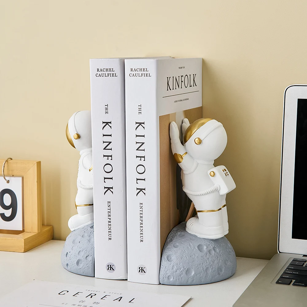 Creative Bookshelf Decorations Astronaut Sculpture Interior Decoration Knickknacks Home Decoration Accessories Book Stand Gift