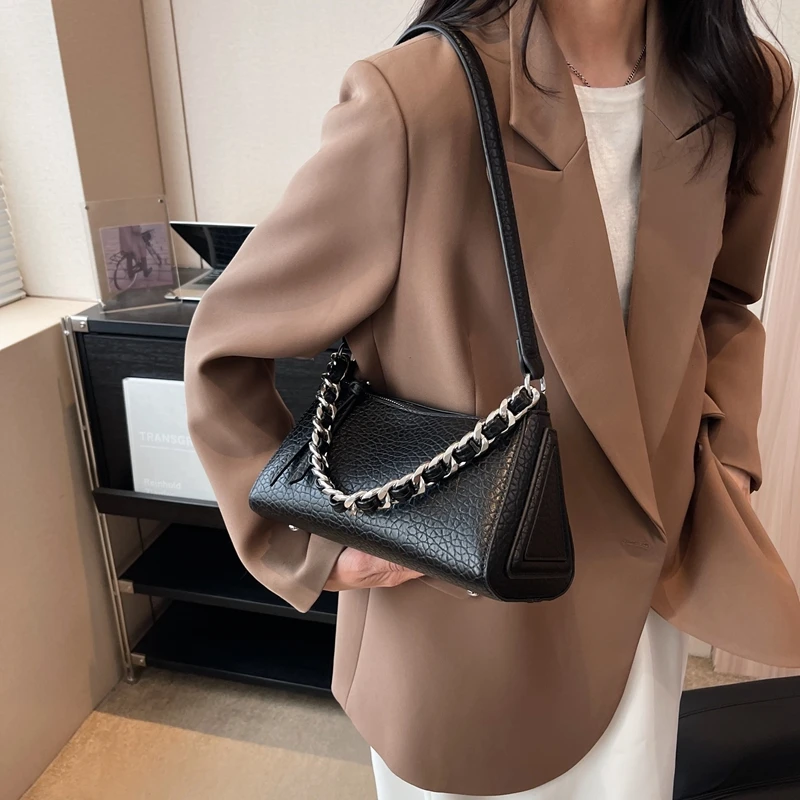 

Korean Ins Niche Design Triangle Dumpling Bag for Women 2025 New Chain Shoulder Underarm Bag Versatile Crossbody Bag 18123SS
