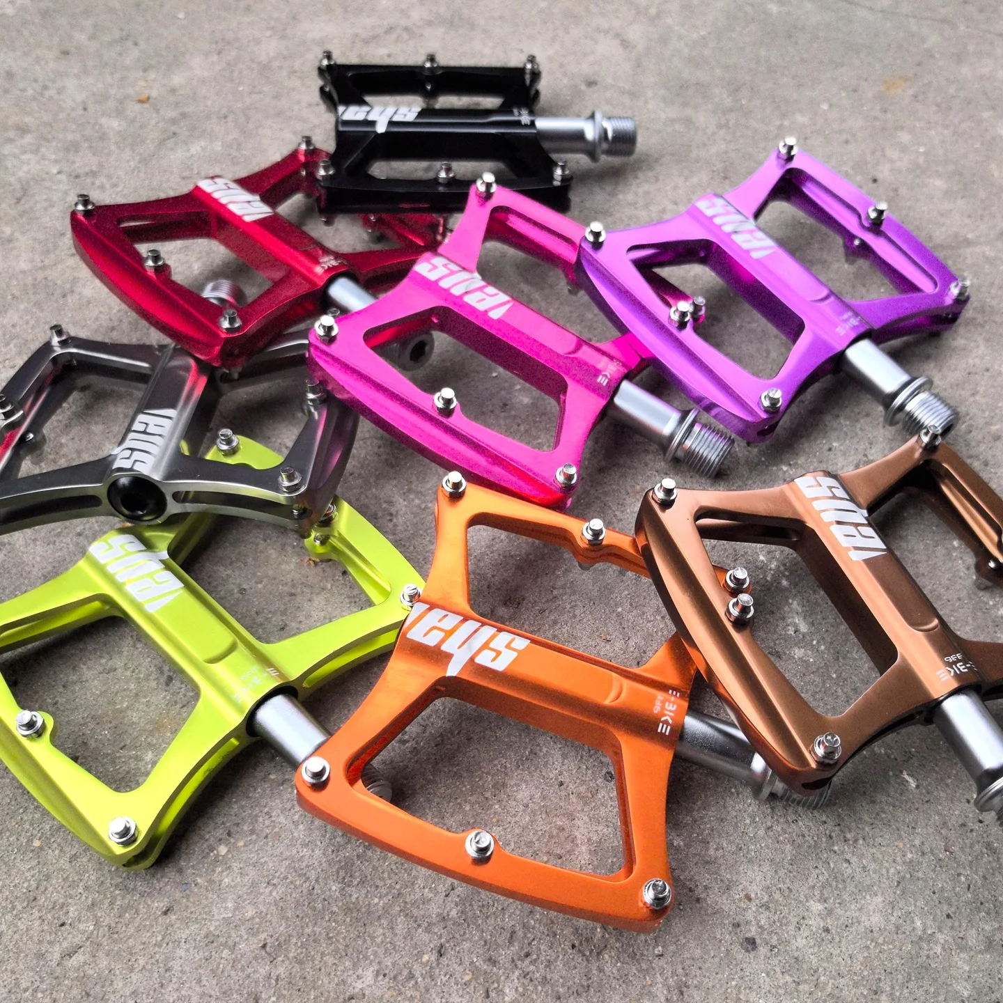 

Новые велосипедные педали 2026 года из алюминиевого сплава, разноцветные, с 3 подшипниками, противоскользящие, для шоссейных и горных велосипедов