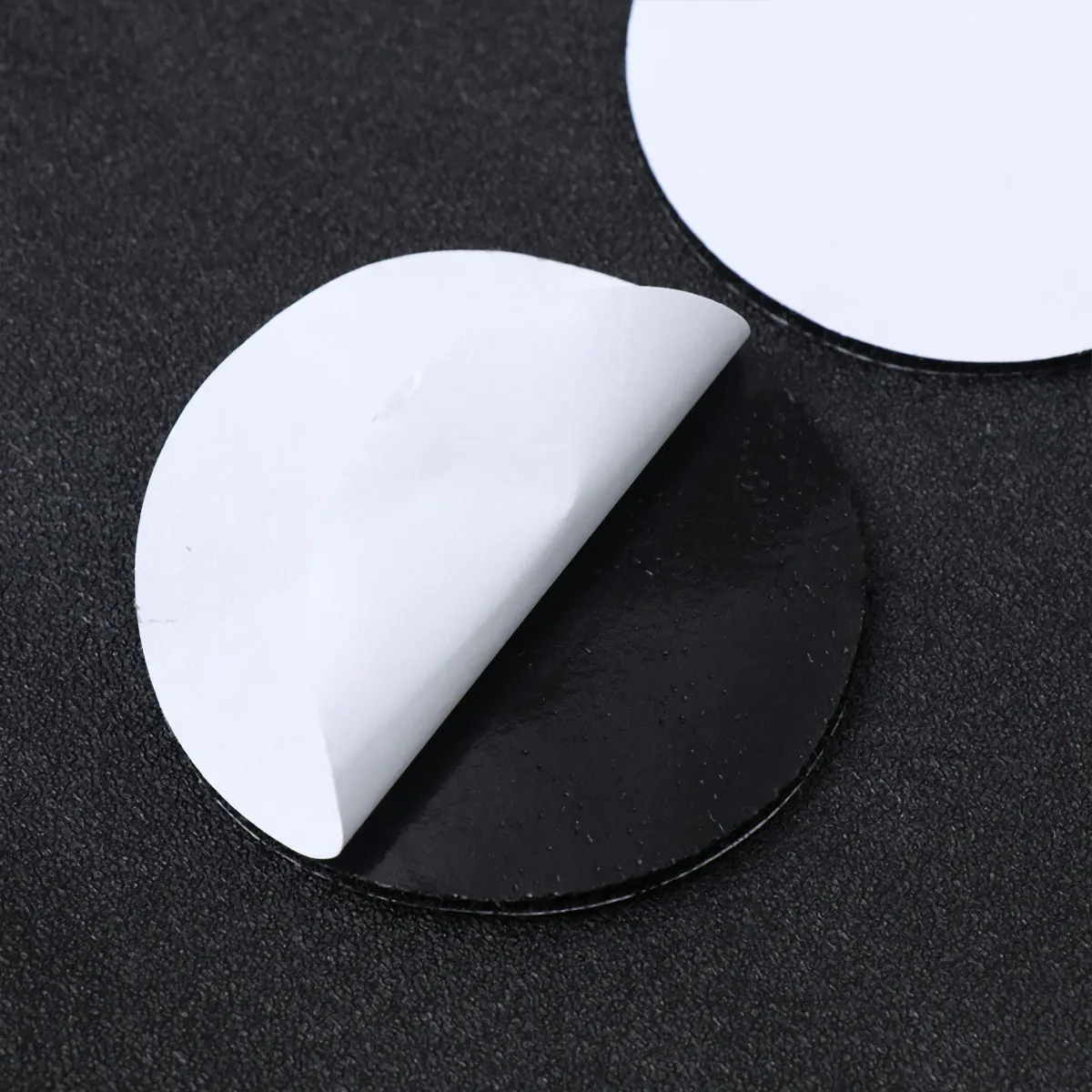 

15 Pairs Non Slip Carpet Stickers for Sofa Fixer Black White Round Shape Home Office Use Decals