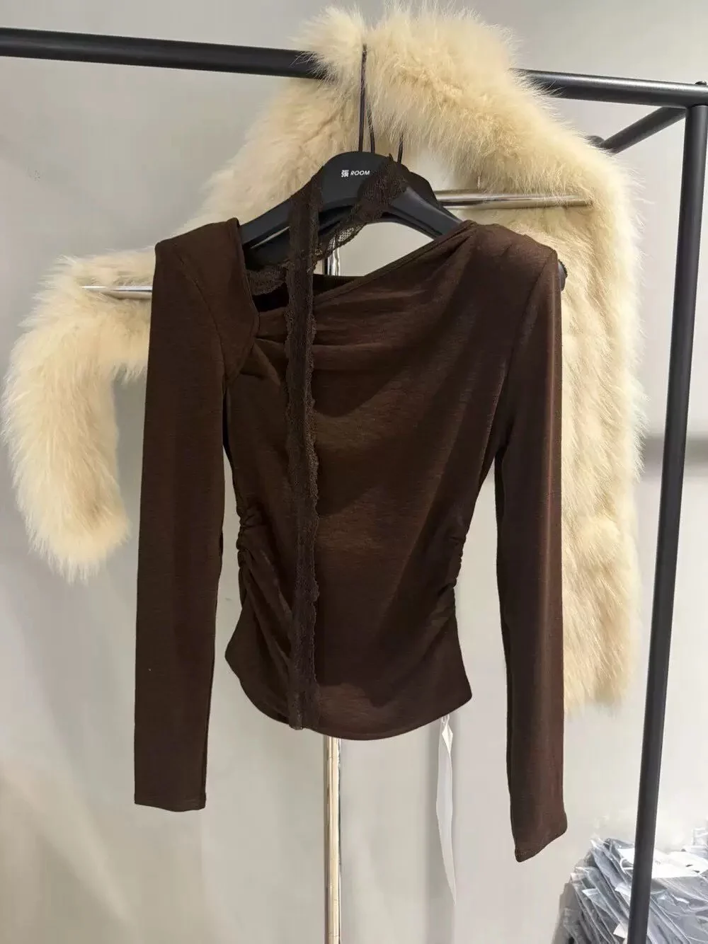 Korean Sle Long Sve T-irt Women's Fce Design Lace Drifting Belt Top Slim Fit Cotton Thi Winter Faion Ladies' Tee