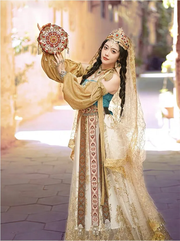 

A complete set of photography costumes for taking pictures in the ancient city with an exotic style
