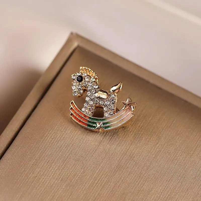 Luxury Rhinestone Horse Brooches For Women Men Anti-glare Animal Lapel Pin Fashion Clothing Jewelry Accessories Gift