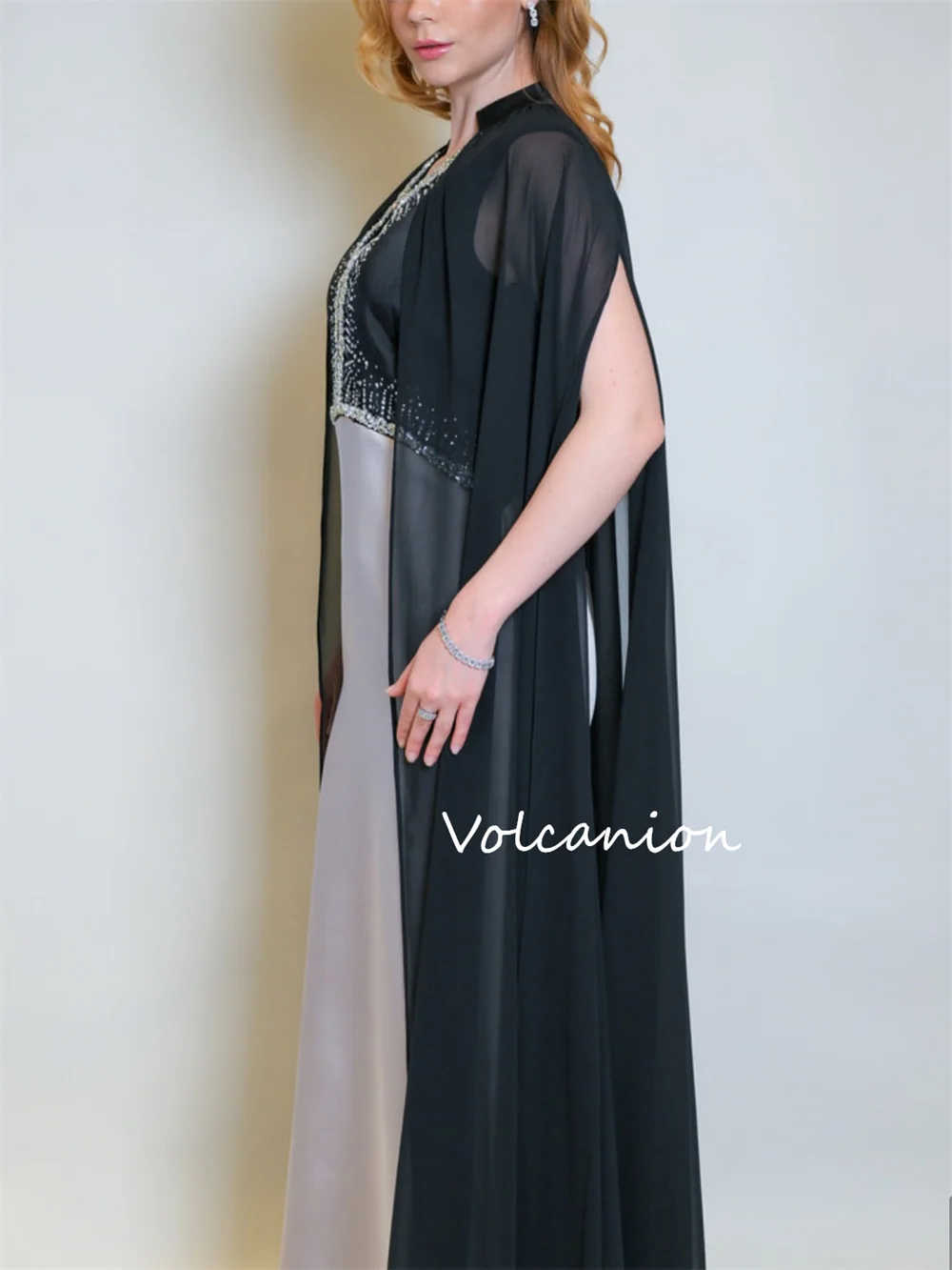 Maßgeschneiderte einfache Charmeuse-Falten-Pailletten, gerade, V-Ausschnitt, lange Kleider, maßgeschneiderte Anlässe, Party, formelle Mode