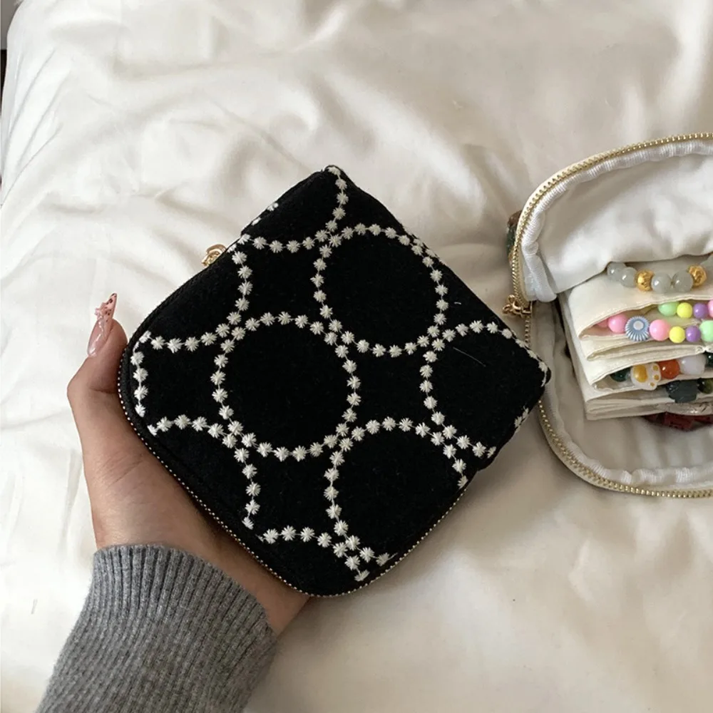 

Multi-Layered Embroidered Jewelry Storage Bag Cotton Linen Embroidery Bracelet Display Pouch Anti-lost Design Soft