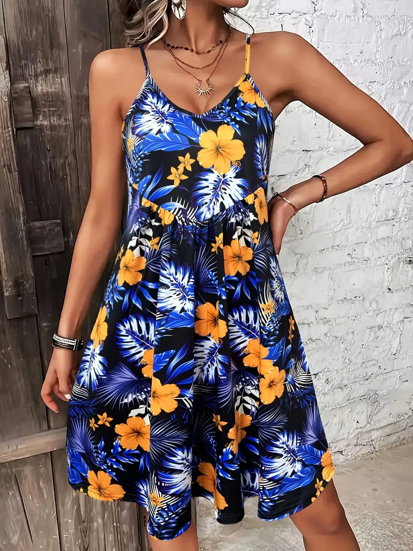 Sommerkleid im Urlaubsstil mit V-Ausschnitt und Spaghettiträgern, Camisole-Kleid für Urlaubsoutfits, Boho-Kleider für Damen im Sommer – Detail 13