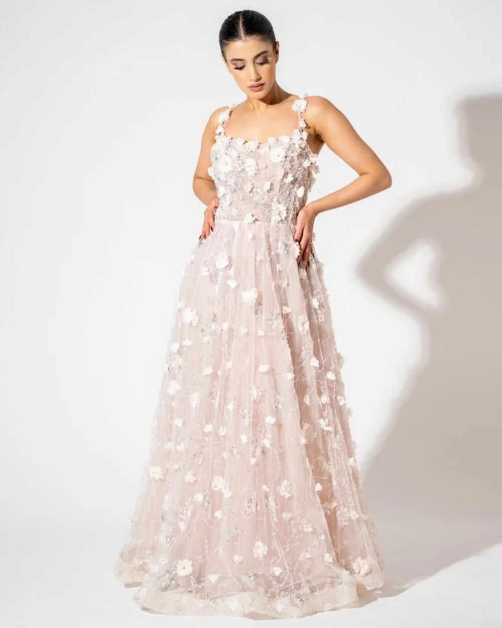 

Customized Exquisite Women Tulle Handmade Flower Sequined A-line Evening Dresses Elegant Spaghetti strap Floor Lenght Party Gown