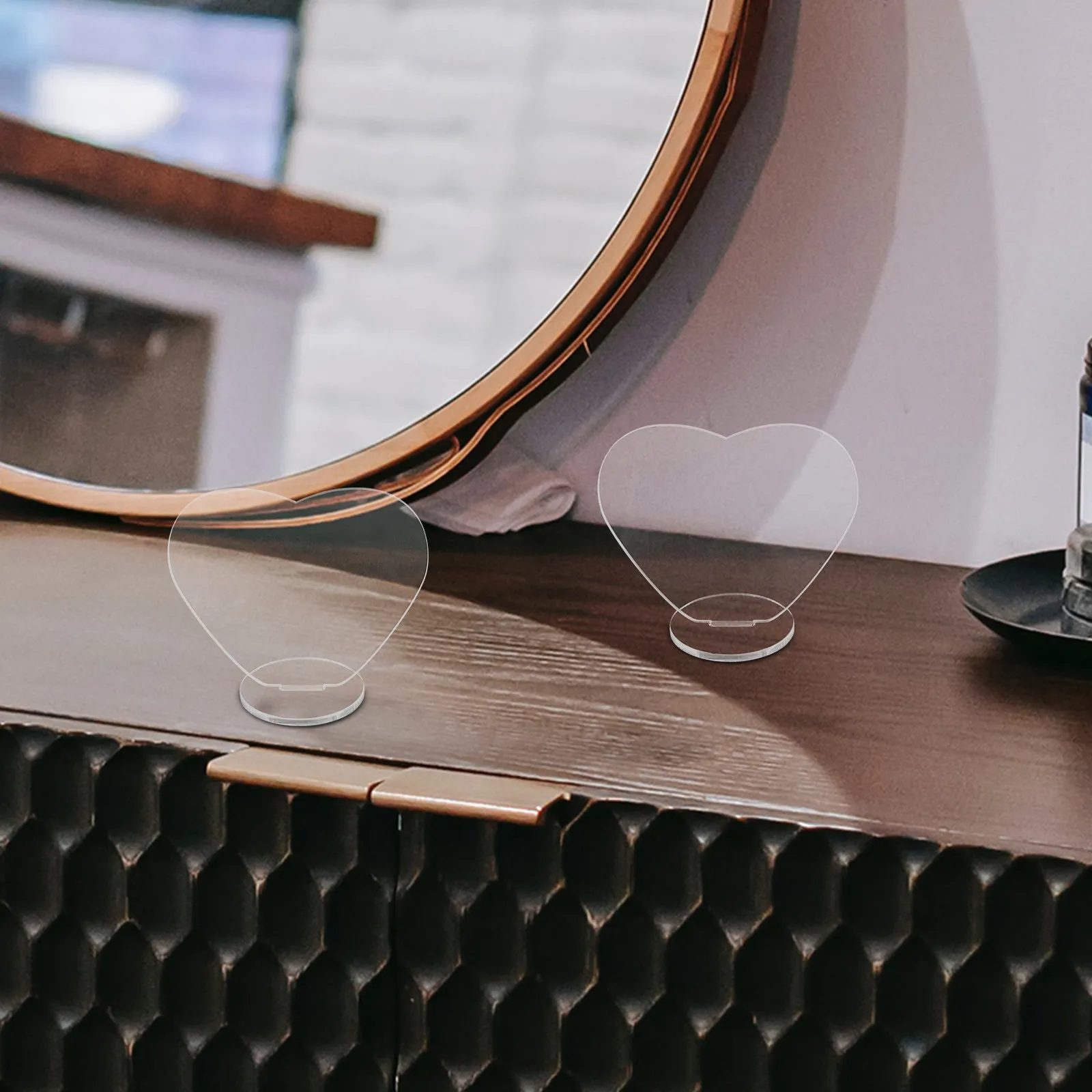 

5Pcs Heart Shaped Acrylic Display Stand Transparent Clear Desktop Card Holder Plate Stand Multi-Use Display Shelf Ornament