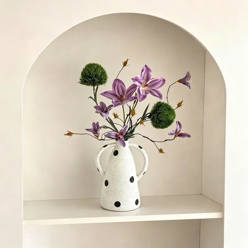 Modern and elegant art decoration, luxury niche sculpture, suitable for living room wine cabinet TV cabinet desktop ornament