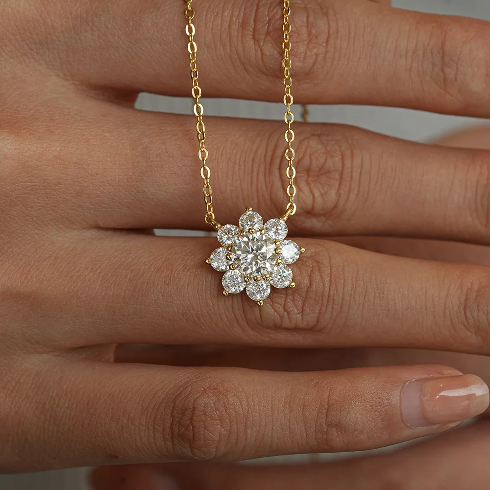 New fashionable and simple 925 sterling silver pendant moissanite necklace, six-prong snowflake necklace