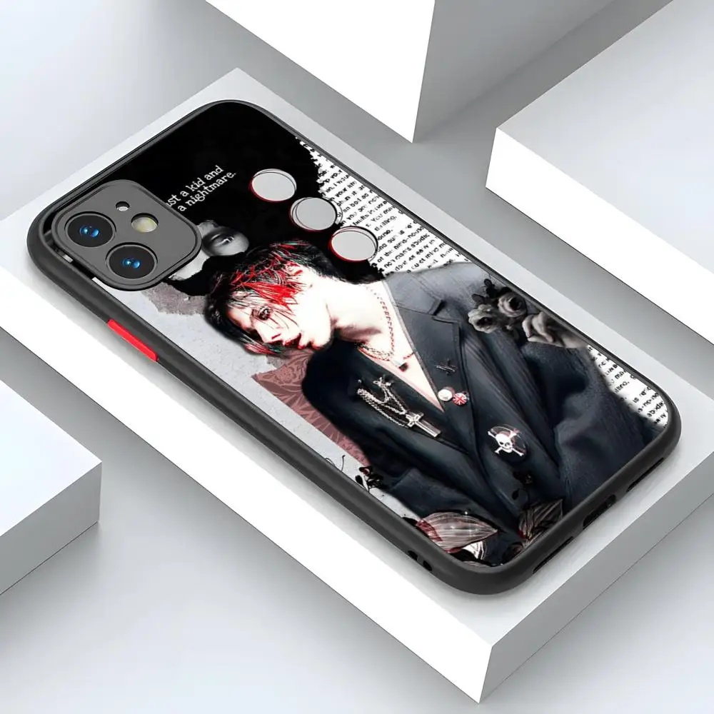 Yungblud casing penutup ponsel mewah, casing cangkang matte bibir stroberi tahan lama untuk iPhone 15 14 12 13 11 Pro XR XS Max Mini X 7 8 Plus