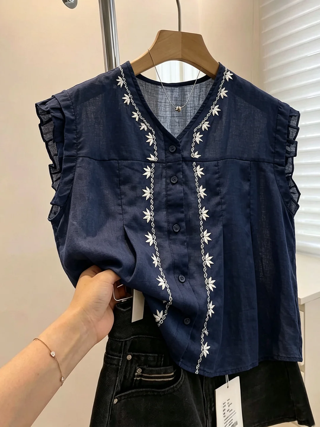Korean Style Embroidered Floral Print Women's Summer Shirt Loose Fit Sleeveless Casual Fashionable Top Korean Brand Feifei