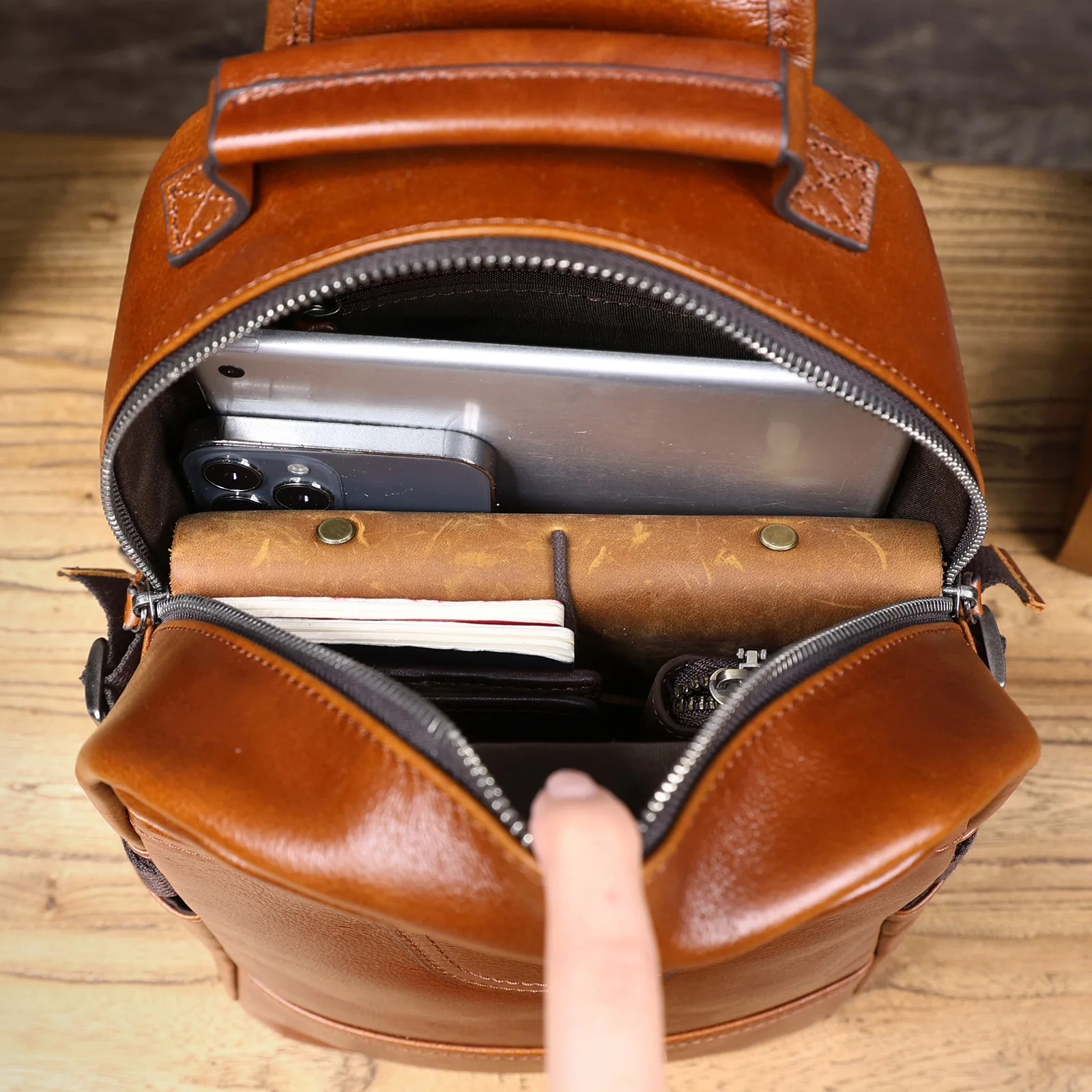 S.WORKER Herren-Umhängetasche aus hochwertigem, pflanzlich gegerbtem Leder, lässige Mode-Brusttasche – Detail 18
