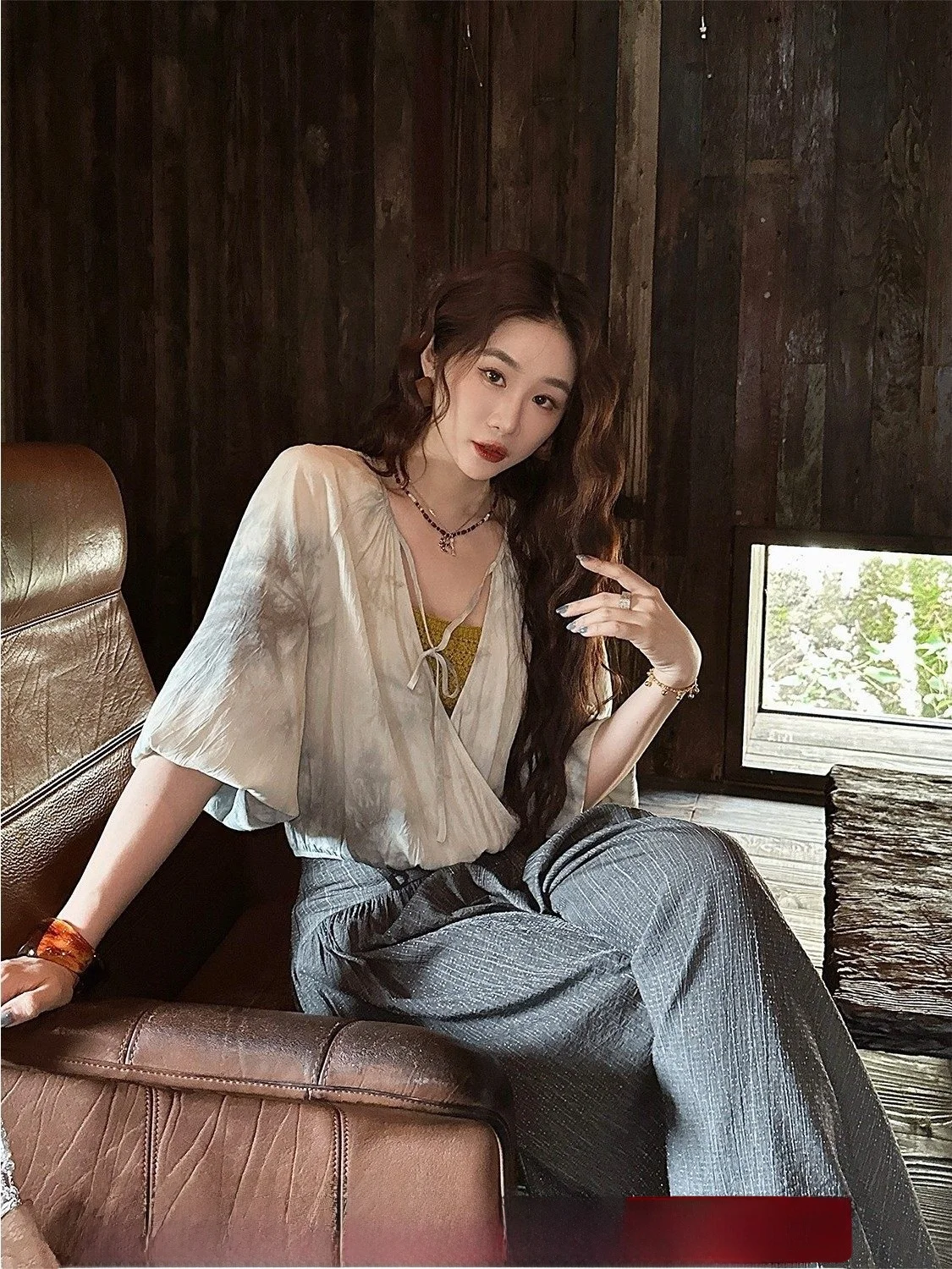 

Sanji Bla Flower Resistant Dyed Pleated Thin Women's irt Summer 2025 Commute Sle Loose Fit ort Sve Printed