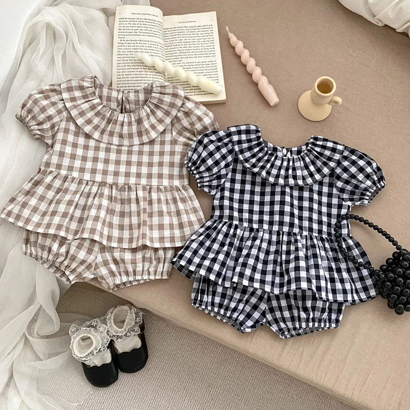 

Babys Sets New Girls Summer Korean Lattice Lapel Collar Short Sleeved Tops Shorts Baby Thin Two Pieces 2024 Puff Sleeve