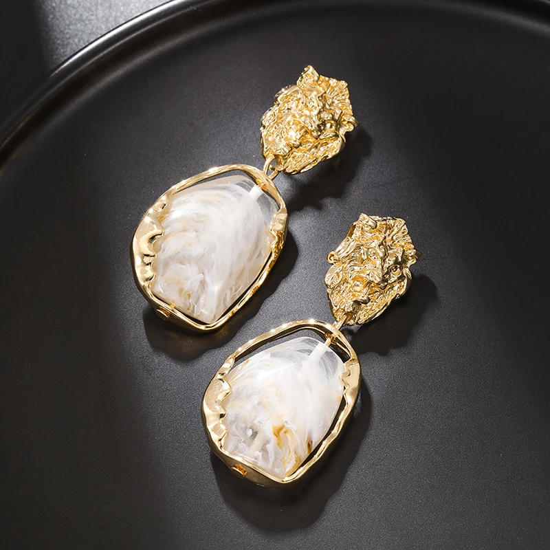 Exaggerated Personality Irregular Resin Clip on Earrings Europe America Fashionable Vintage Geometric Earrings Women Jewelry
