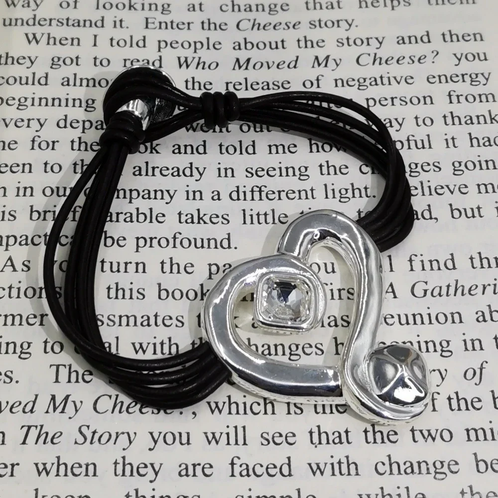 Spanish Summer New Sweet and Spicy Girl Heart shaped White Crystal Leather Rope Bracelet, Women's Accessories, Gift for Friends