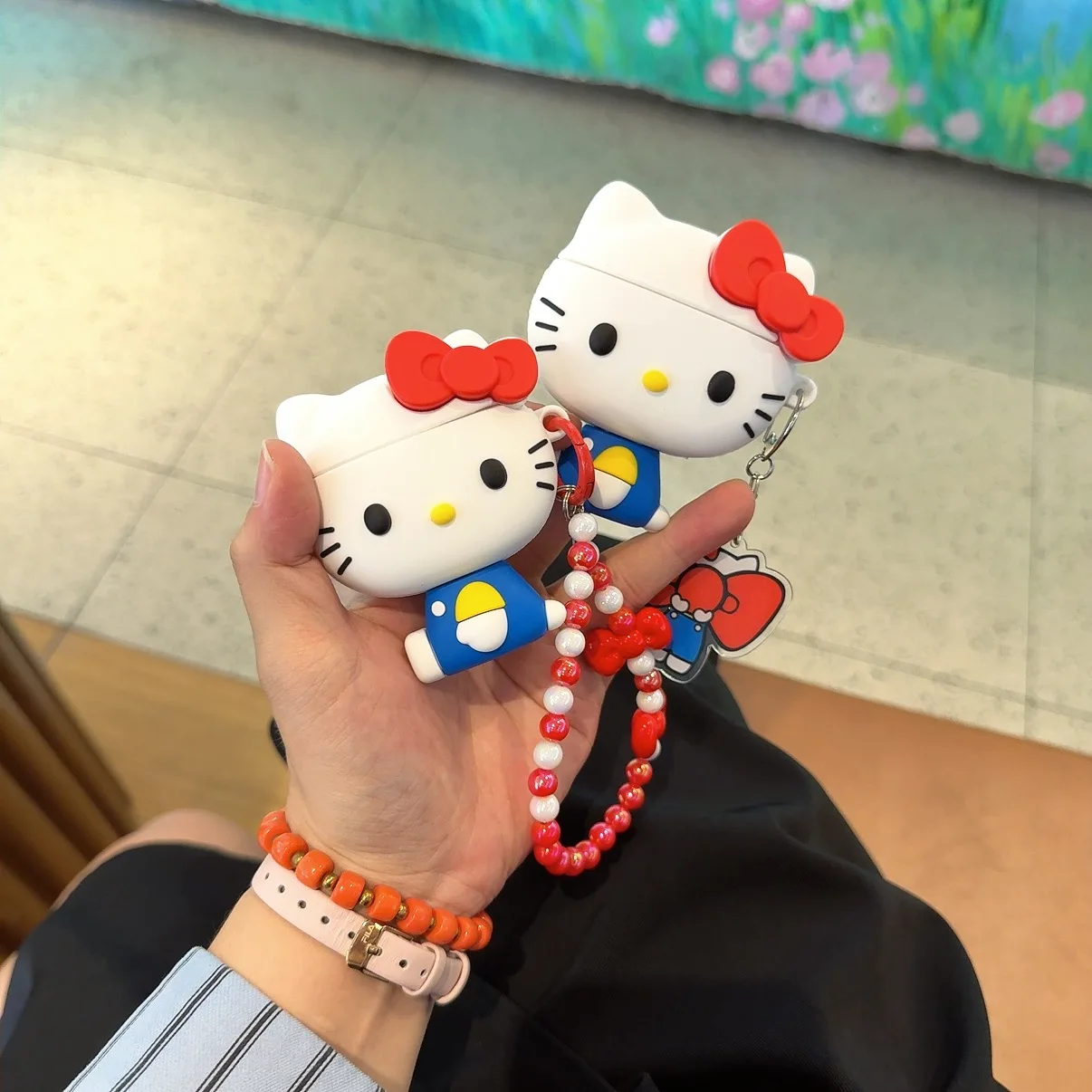 حافظة سيليكون لهاتف Hello Kitty مضادة للسقوط لأجهزة AirPods Pro 3,4,1 2,3,Pro,Pro 2 بتصميم الرسوم المتحركة يمكن تفكيك الجزء السفلي. #1