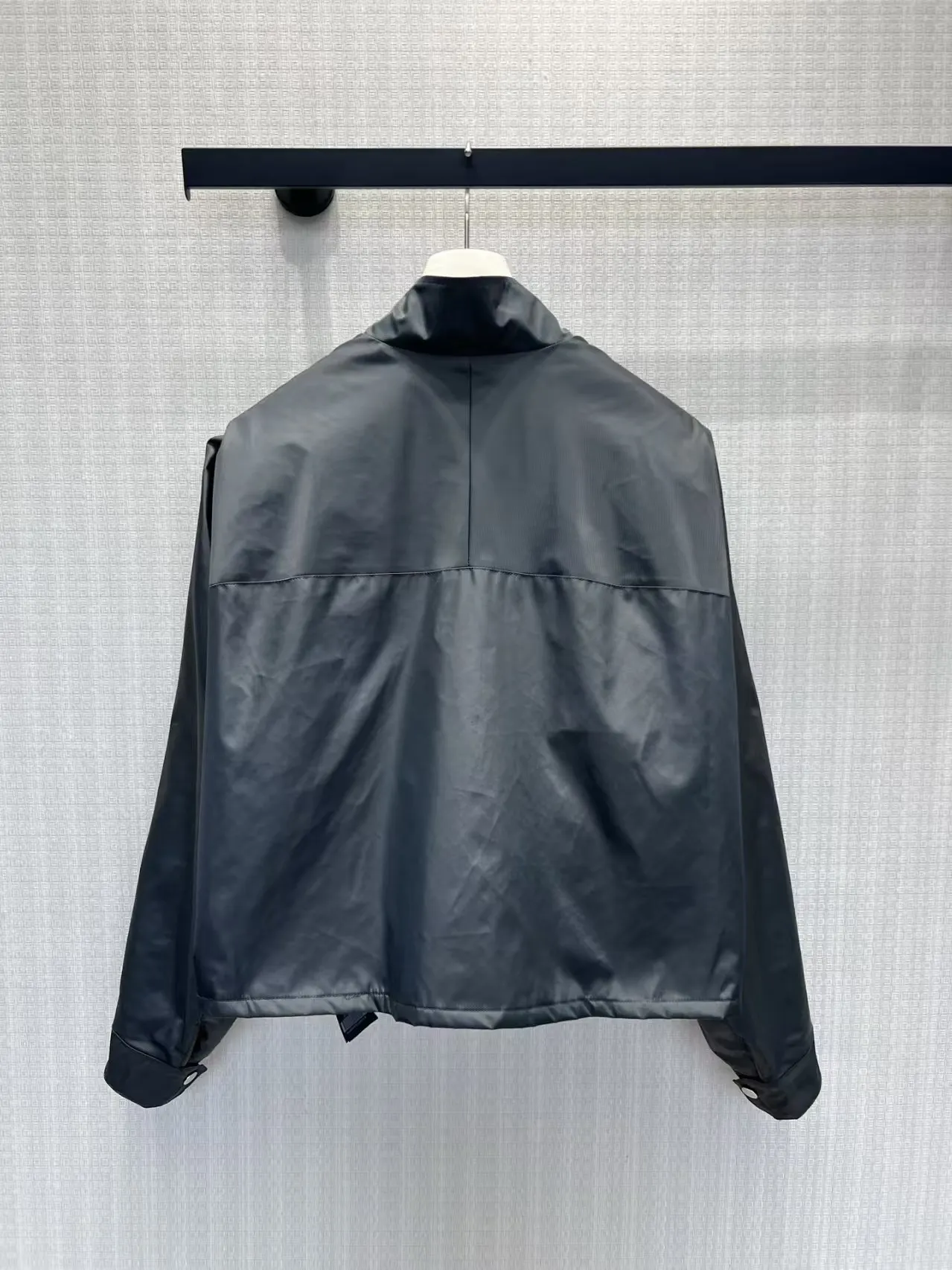 Autumn women's new stand up collar windproof double large patch bag metal rivet short style shoulder clip cotton workwear jacket